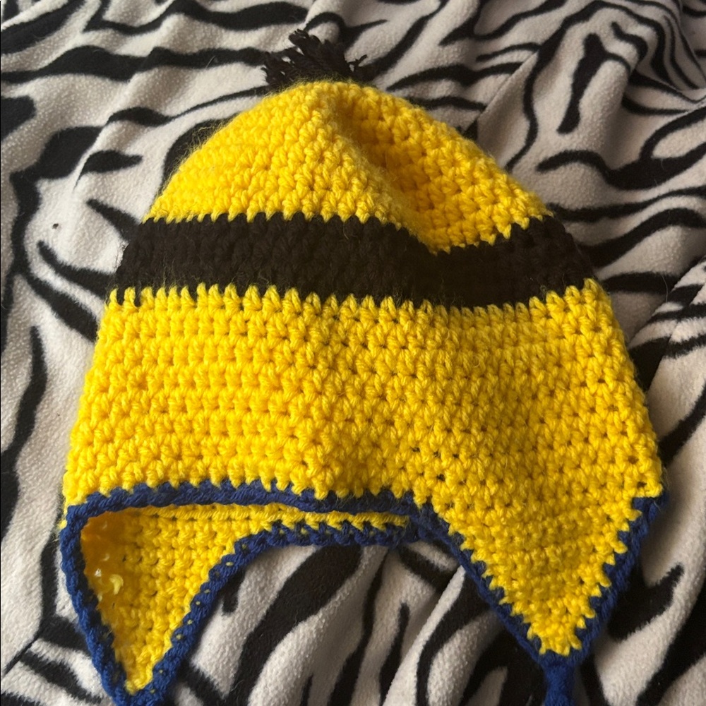 crochet minion beanie hat - Picture 3 of 3